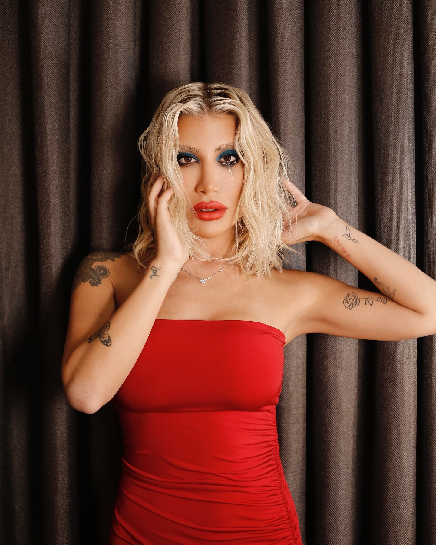 Çıplak Irem Derici Bikinili Külotsuz Sıcak Resimler