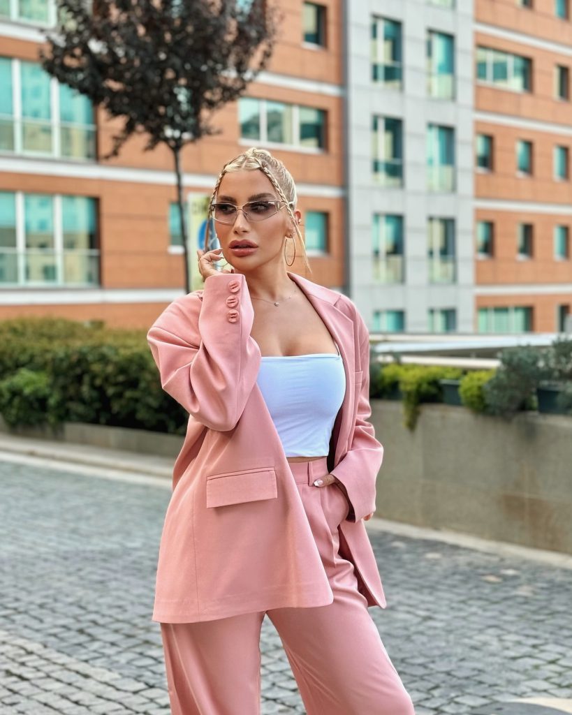 Irem Derici beautiful ass