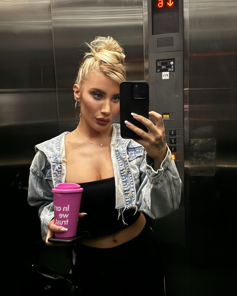 Irem Derici beautiful boobs