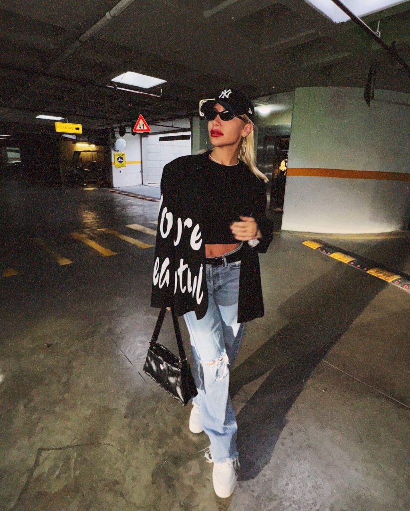 Irem Derici depicts fire hot photos