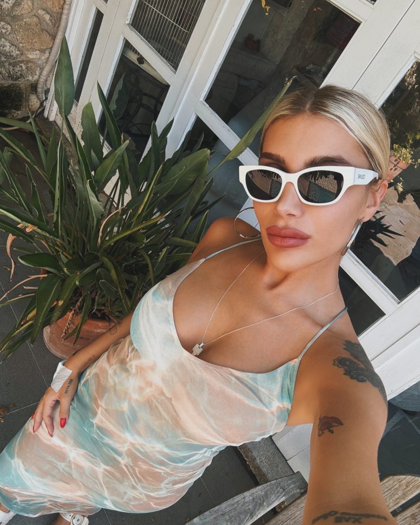 Irem Derici looks sex scenes