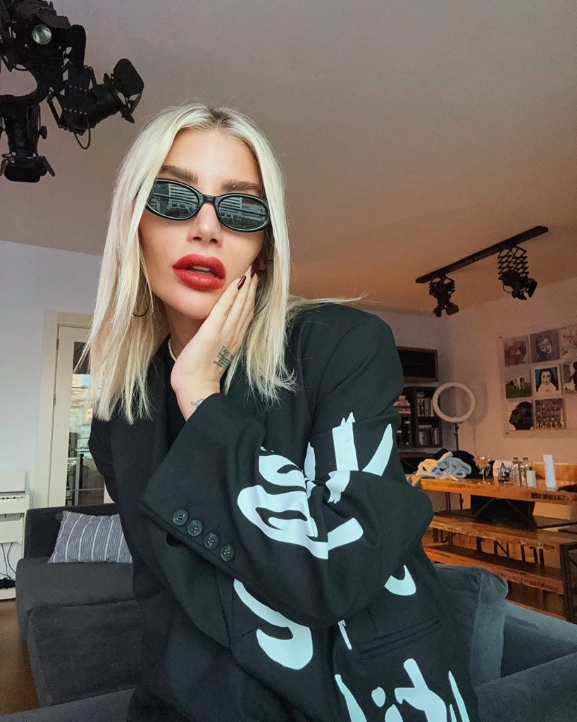 Irem Derici sluthot pics