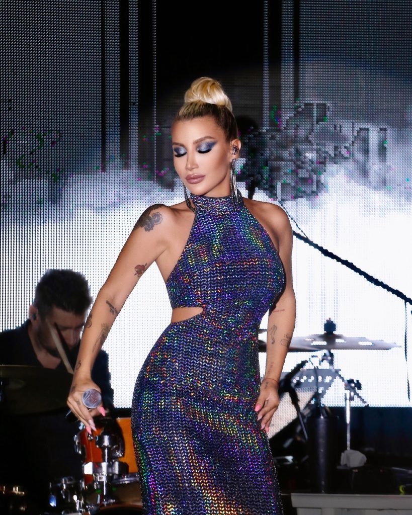 Irem Derici smiles ass