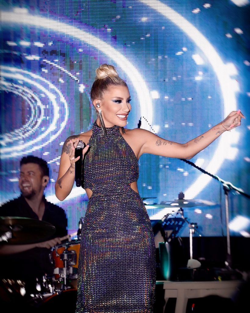 Irem Derici smiles nude