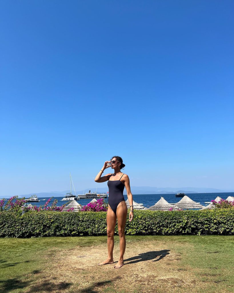 Nurgül Yeşilçay ardent hot pics