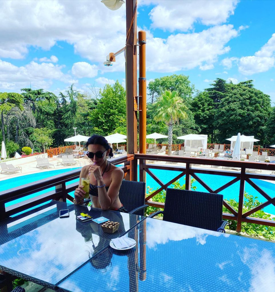 Nurgül Yeşilçay boobs