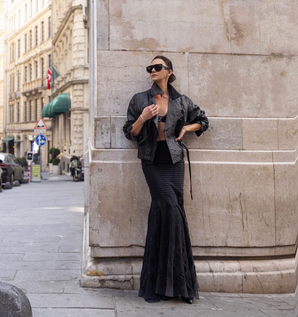 Nurgül Yeşilçay depicts fire fuck