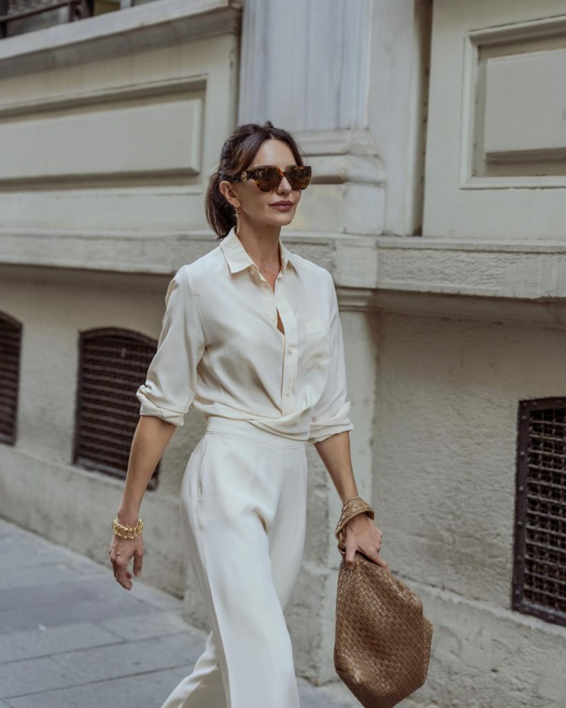 Nurgül Yeşilçay depicts fire hot photos