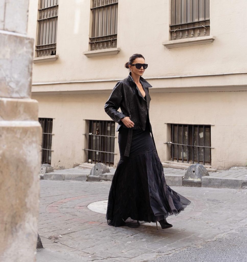 Nurgül Yeşilçay depicts fire nudes