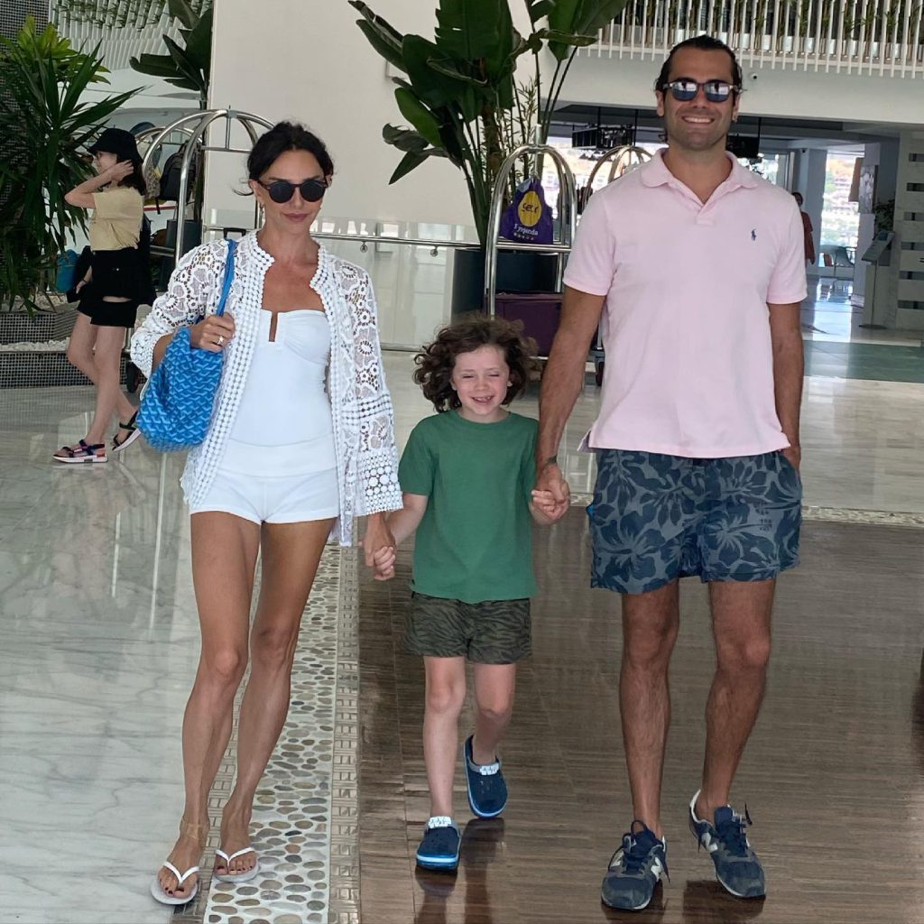 Nurgül Yeşilçay looks ass