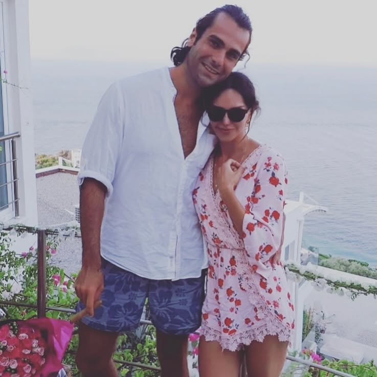 Nurgül Yeşilçay looks boobs