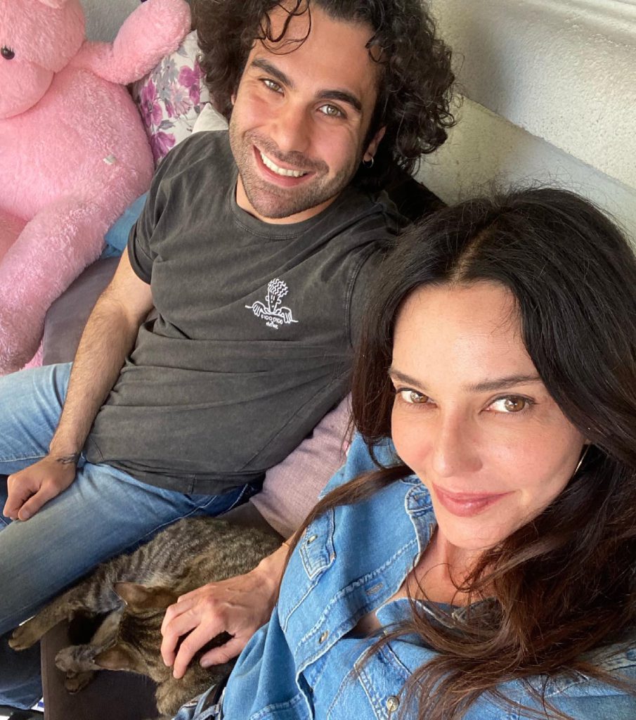 Nurgül Yeşilçay looks hot