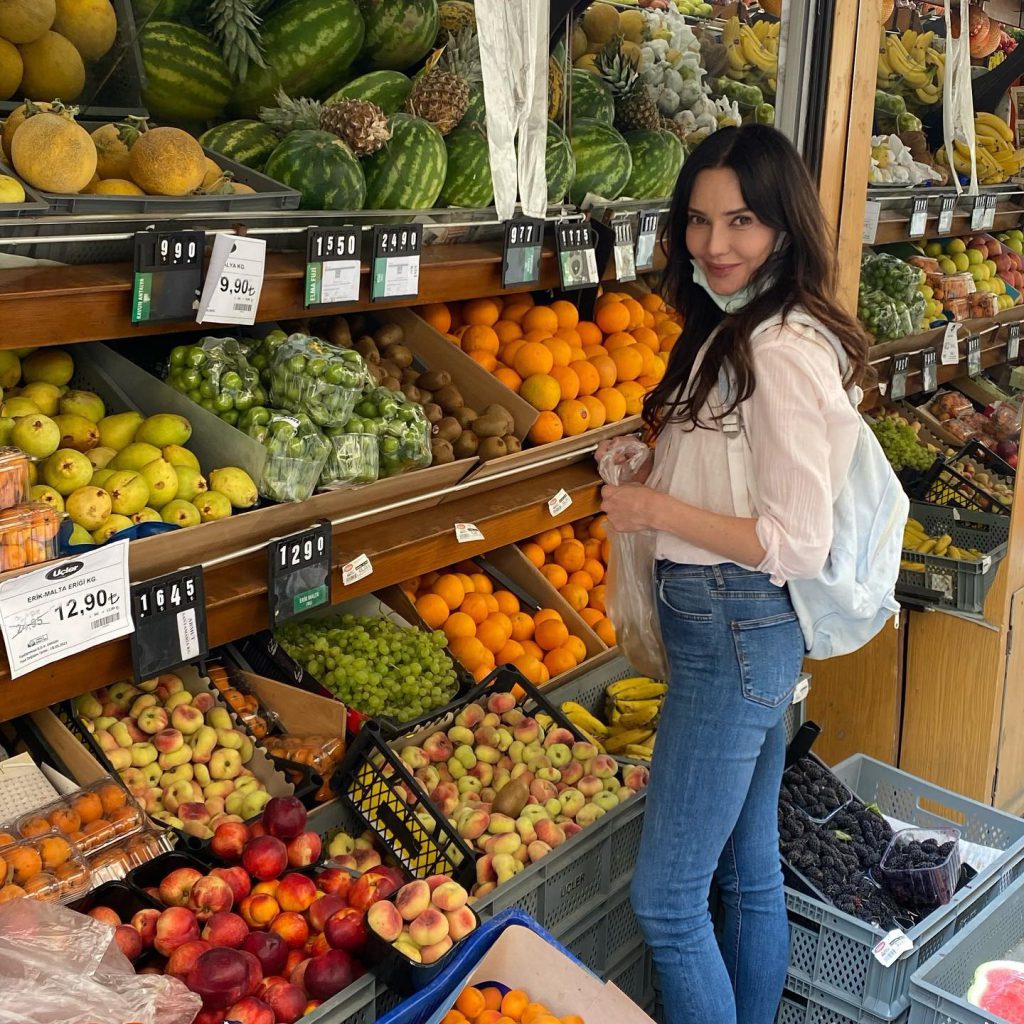 Nurgül Yeşilçay looks sex