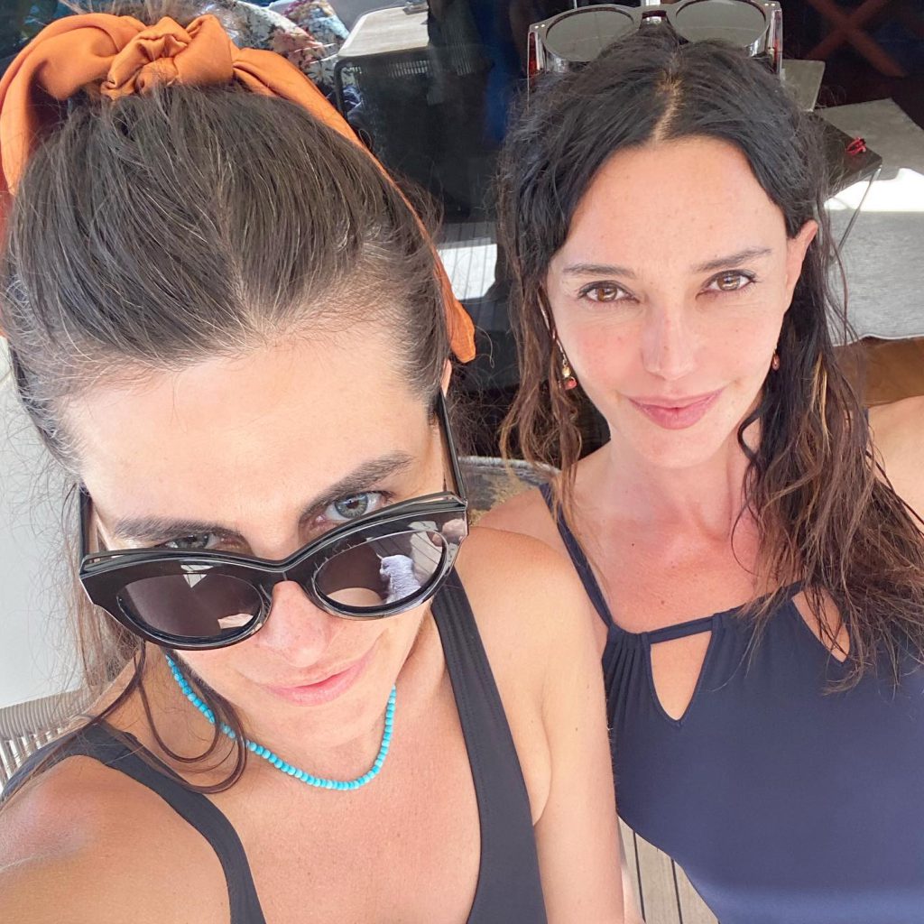 Nurgül Yeşilçay poses boobs