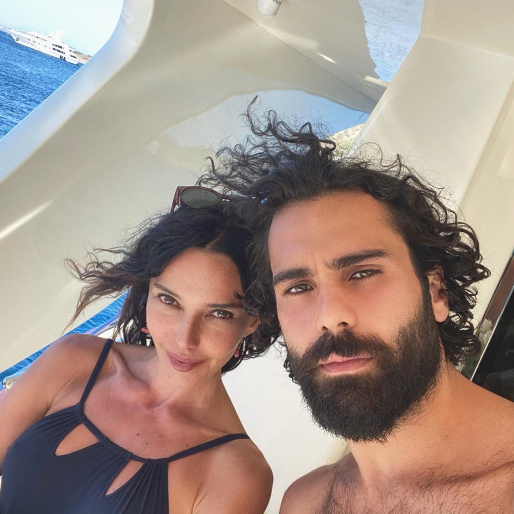 Nurgül Yeşilçay poses hot xxx