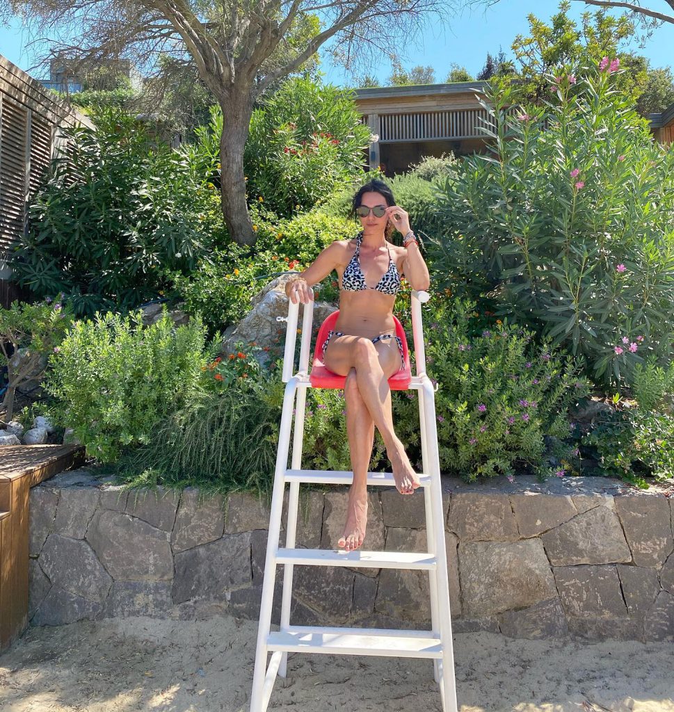 Nurgül Yeşilçay poses porn