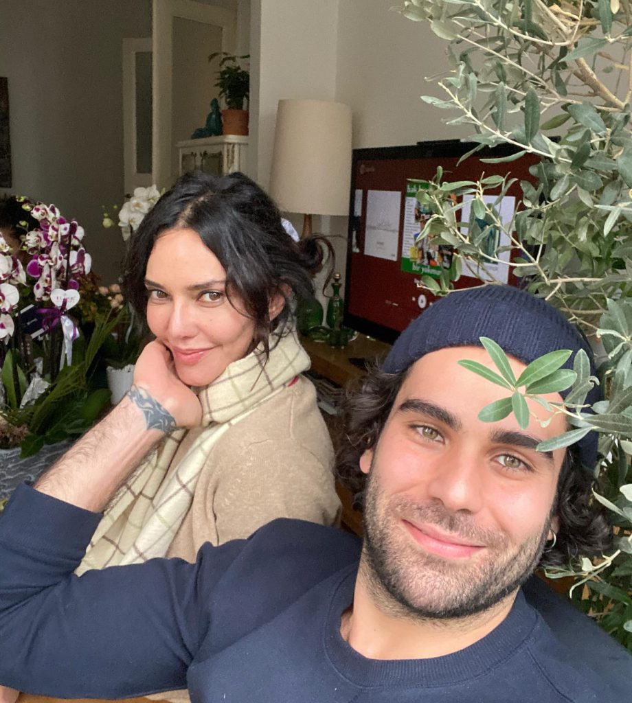 Nurgül Yeşilçay smiles boobs