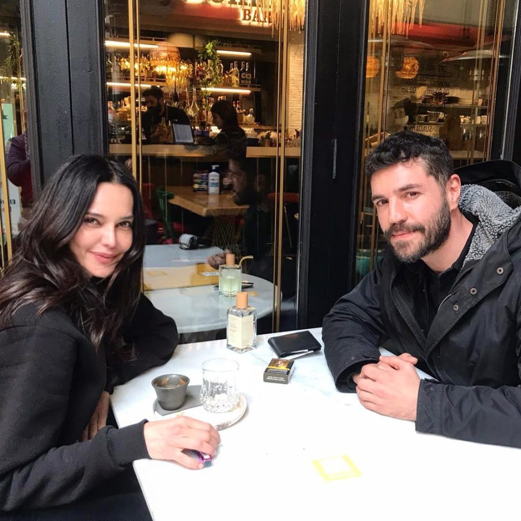 Nurgül Yeşilçay smiles hot bikini