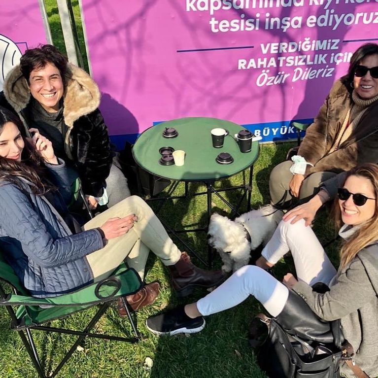 Nurgül Yeşilçay smiles hot images