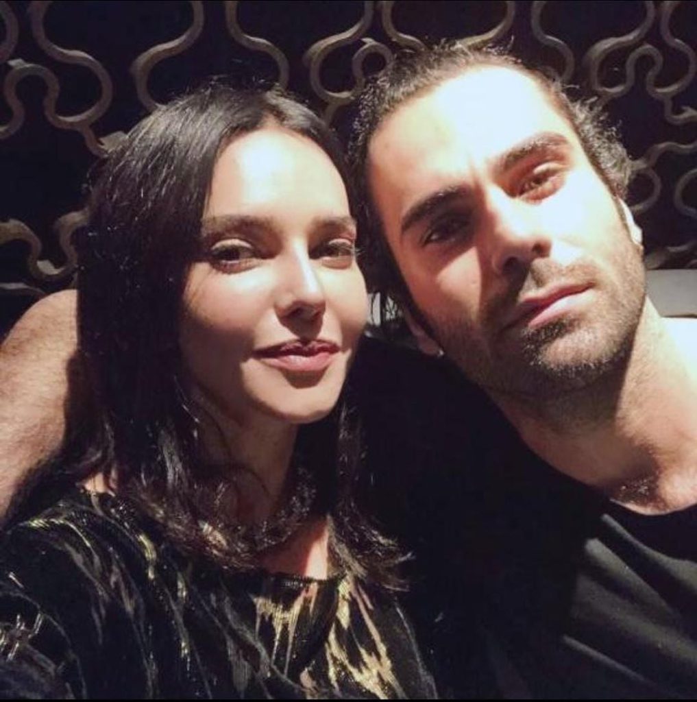 Nurgül Yeşilçay smiles pussy