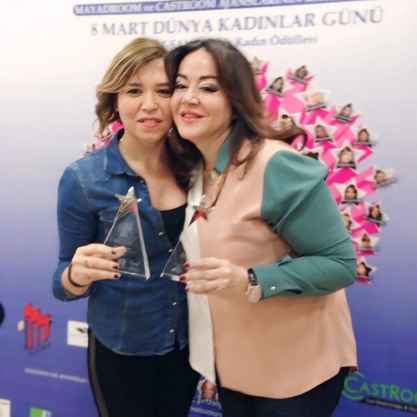 Oya Aydoğan depicts fire hot