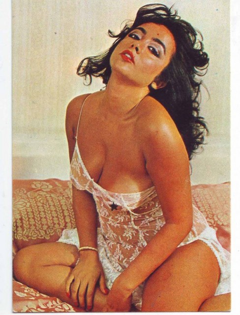 Oya Aydoğan hot bikini