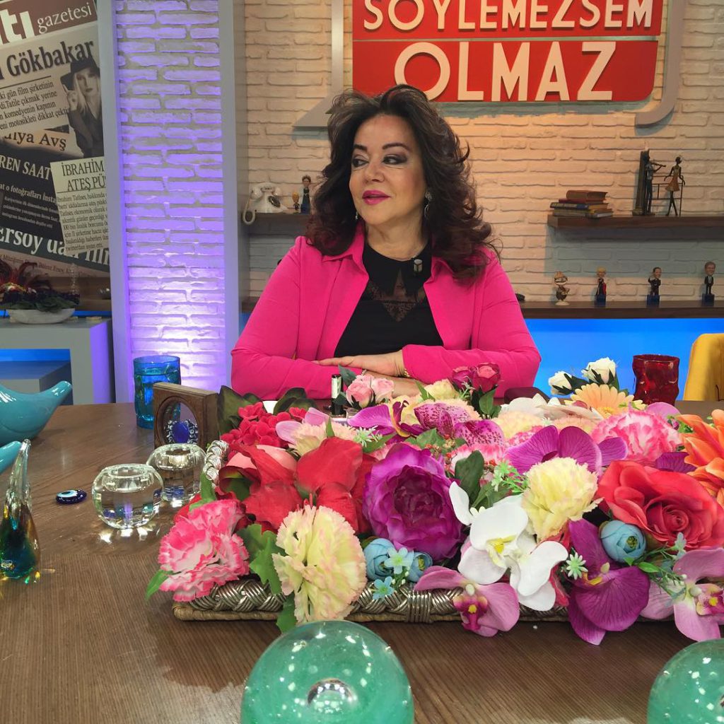 Oya Aydoğan looks hot