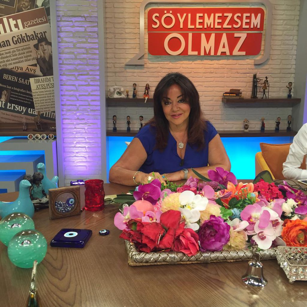 Oya Aydoğan poses fuck