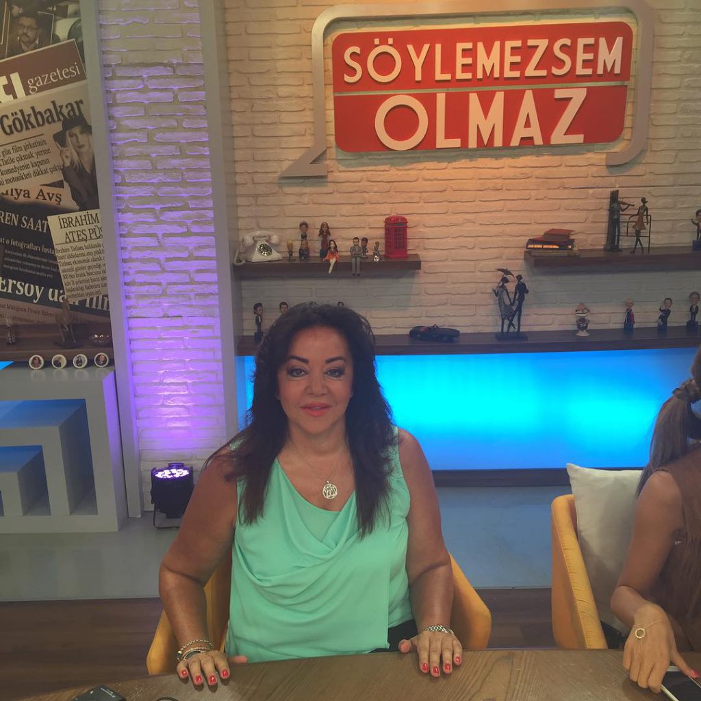 Oya Aydoğan poses nude pics