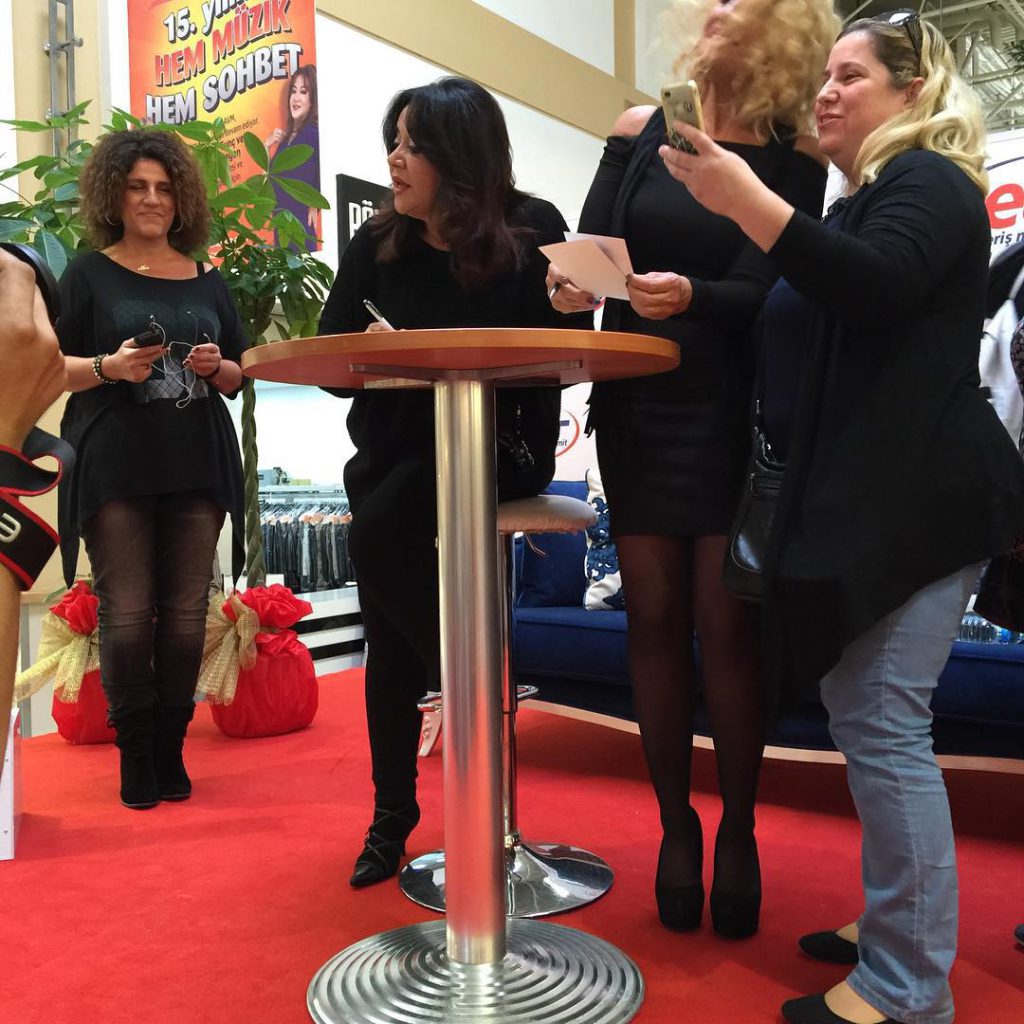 Oya Aydoğan poses porn