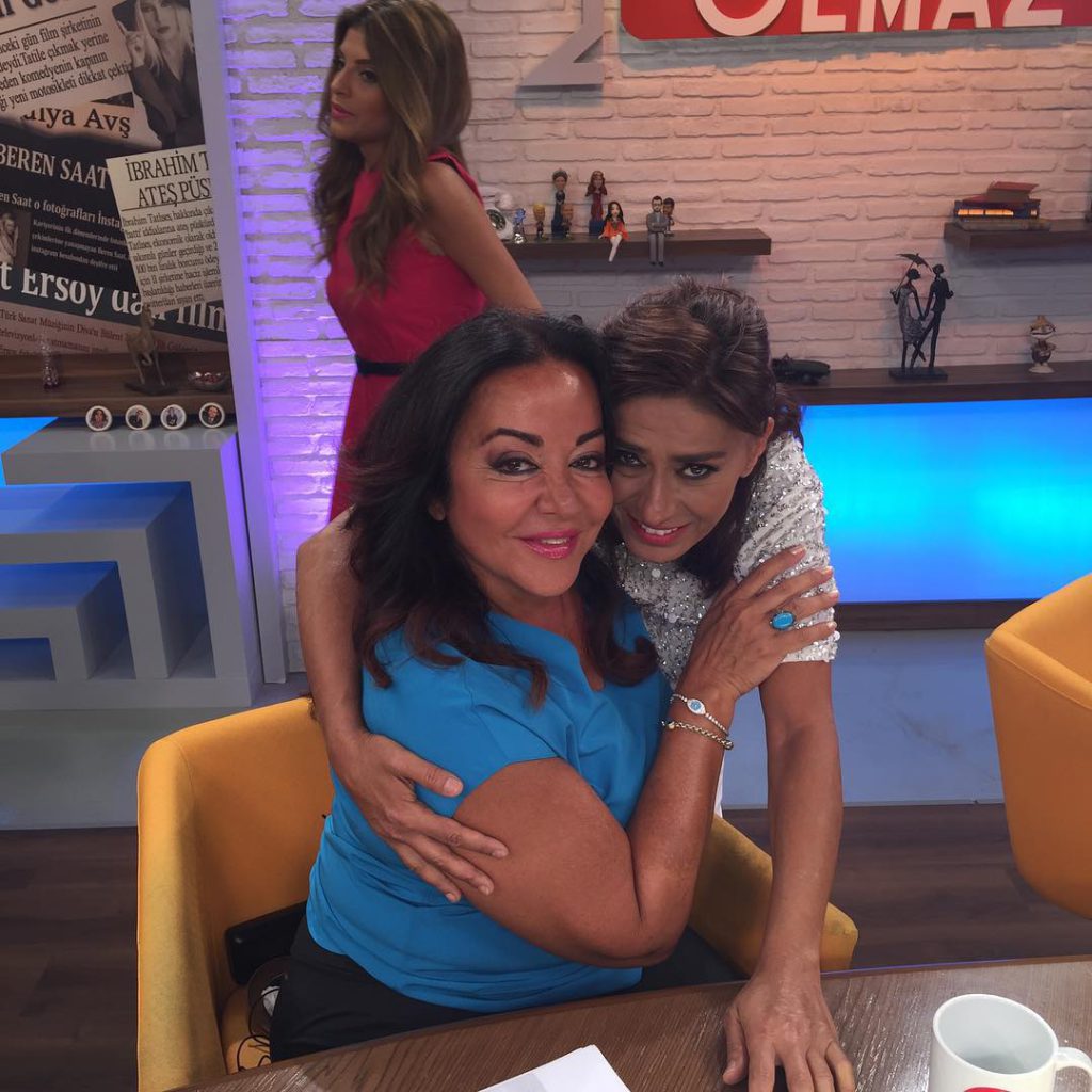 Oya Aydoğan poses sex