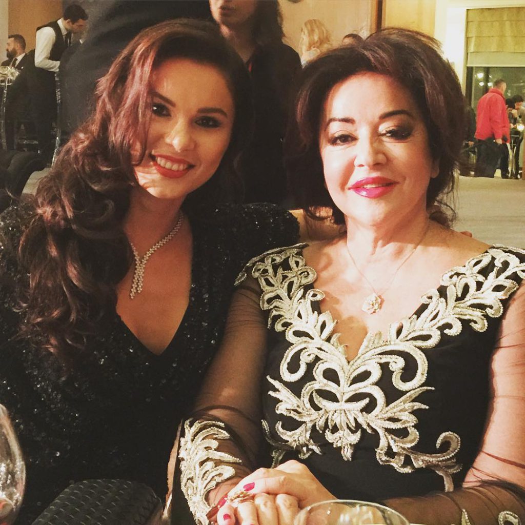 Oya Aydoğan smiles ass