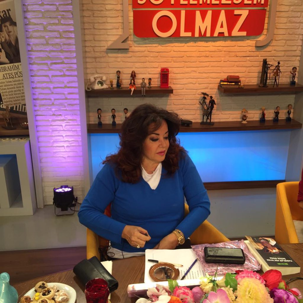 Oya Aydoğan smiles sex