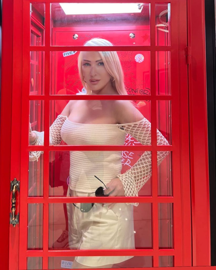 Seda Sayan depicts fire hot photos