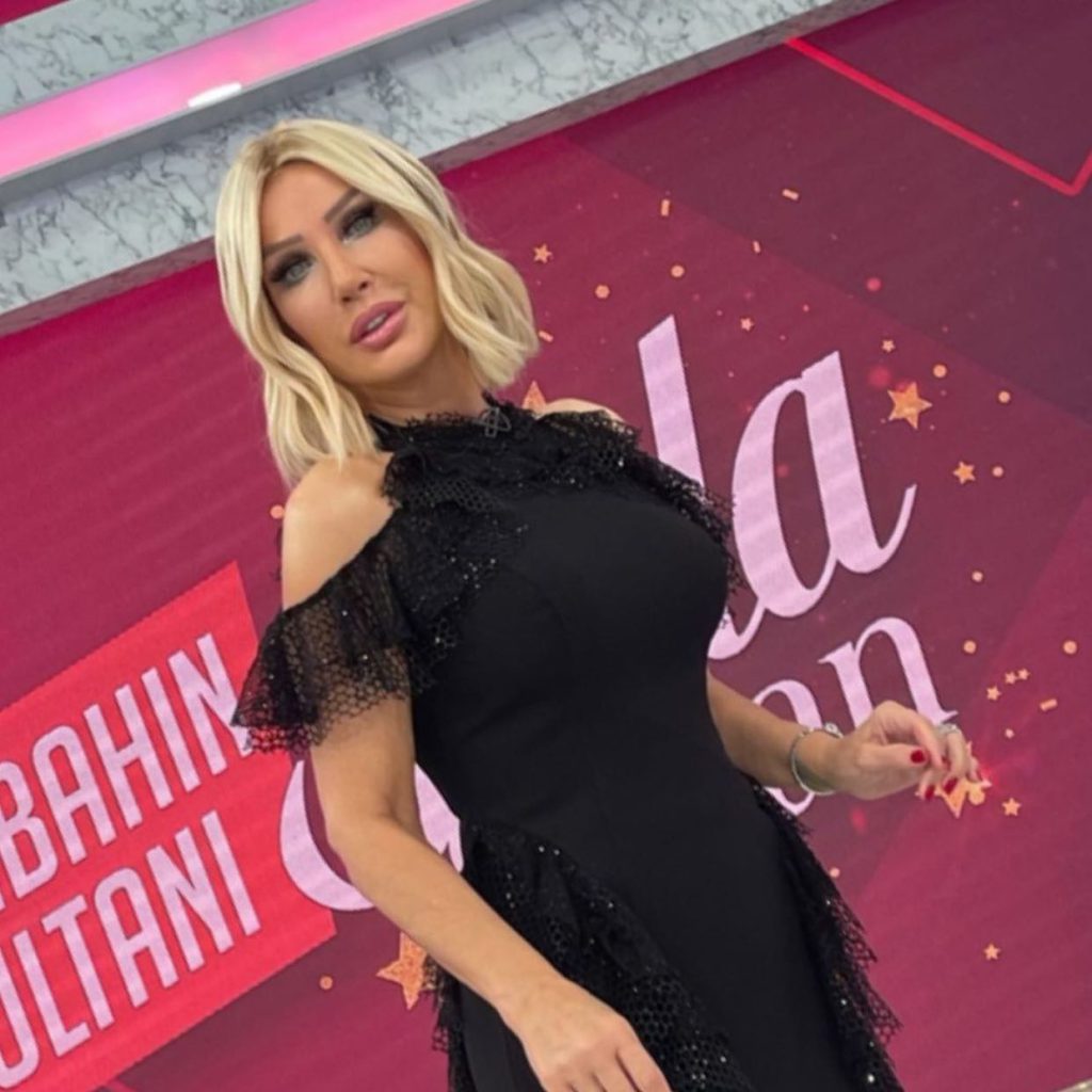 Seda Sayan modeling nude