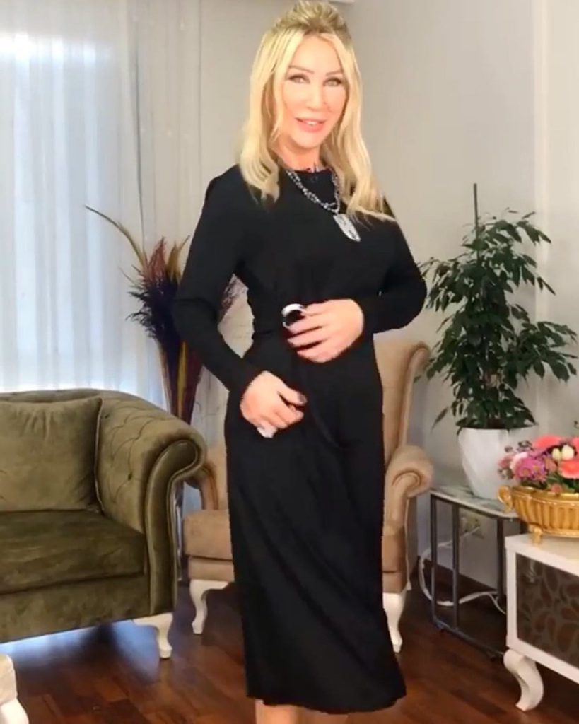 Seda Sayan poses bikini