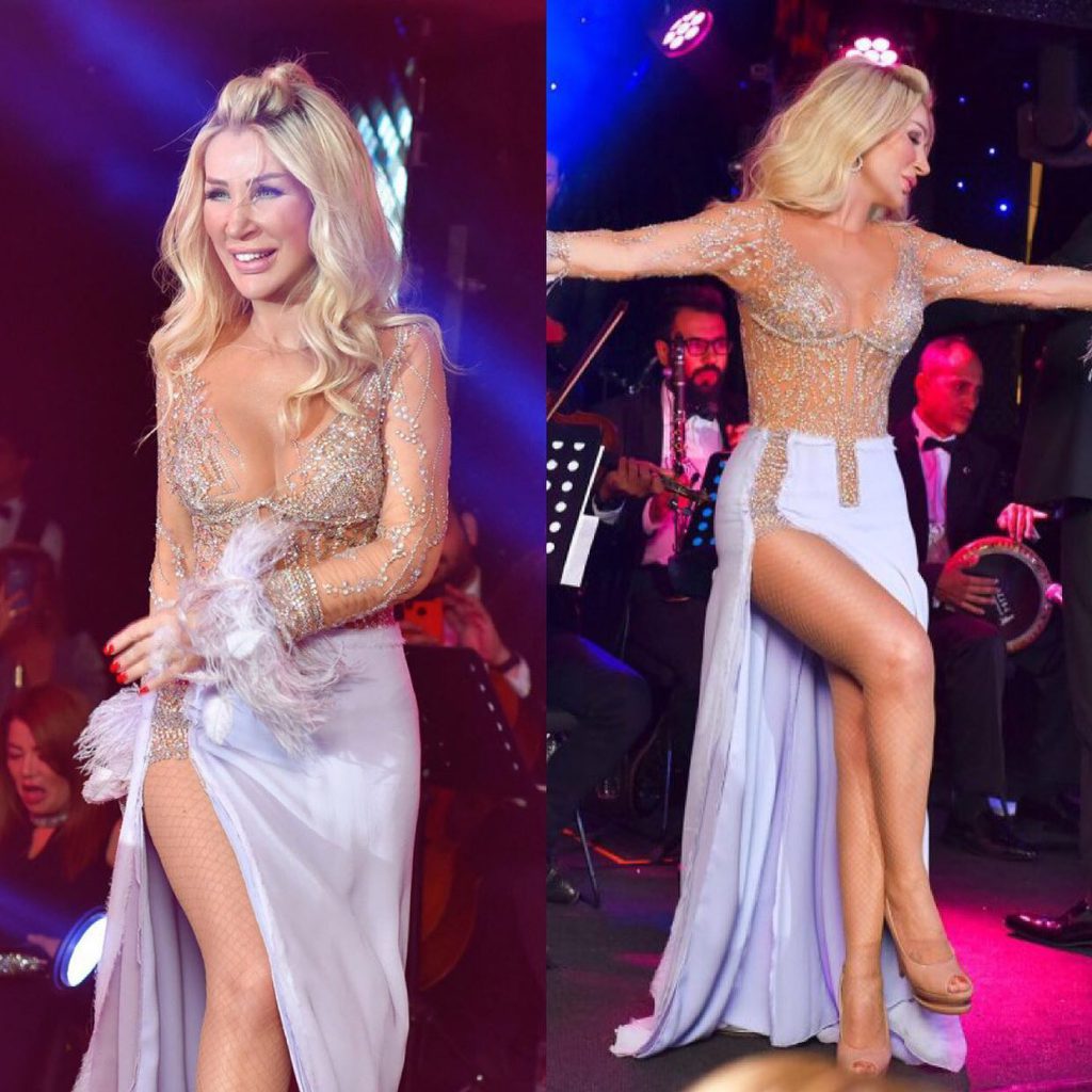 Seda Sayan poses boobs