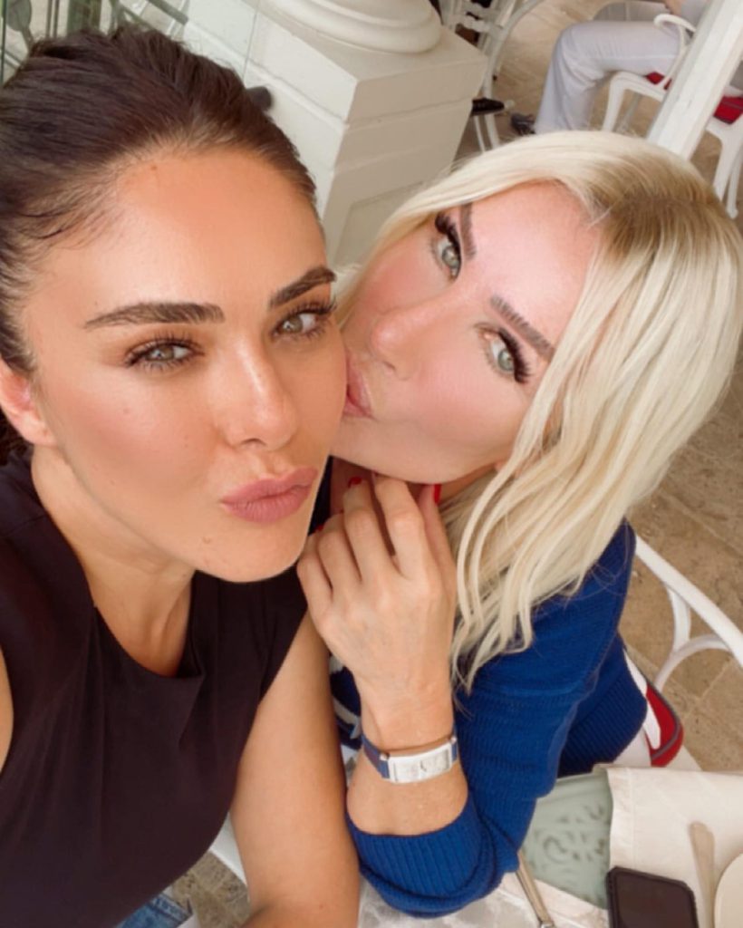 Seda Sayan poses hot images