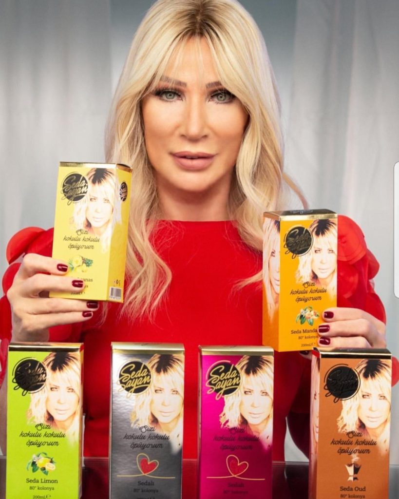 Seda Sayan poses naked