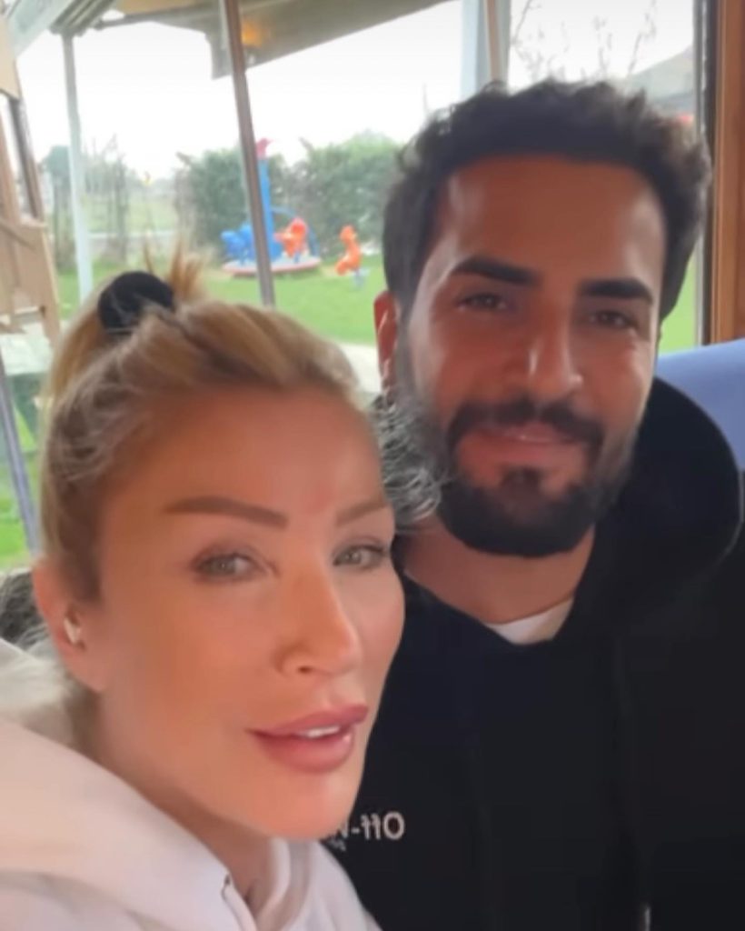 Seda Sayan poses nudes