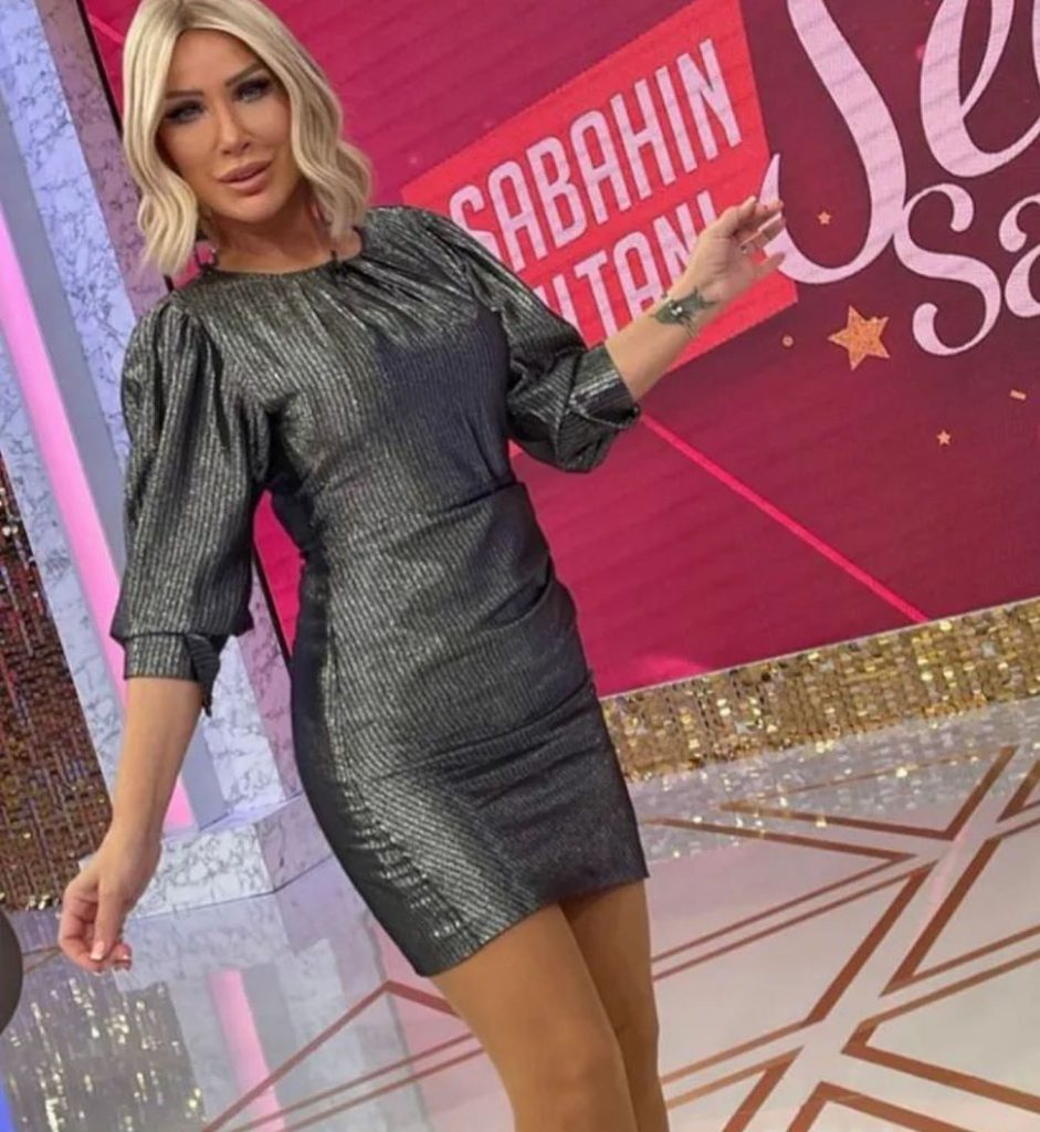 Seda Sayan poses porn