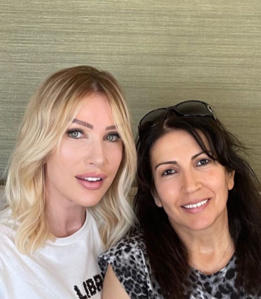 Seda Sayan poses sex