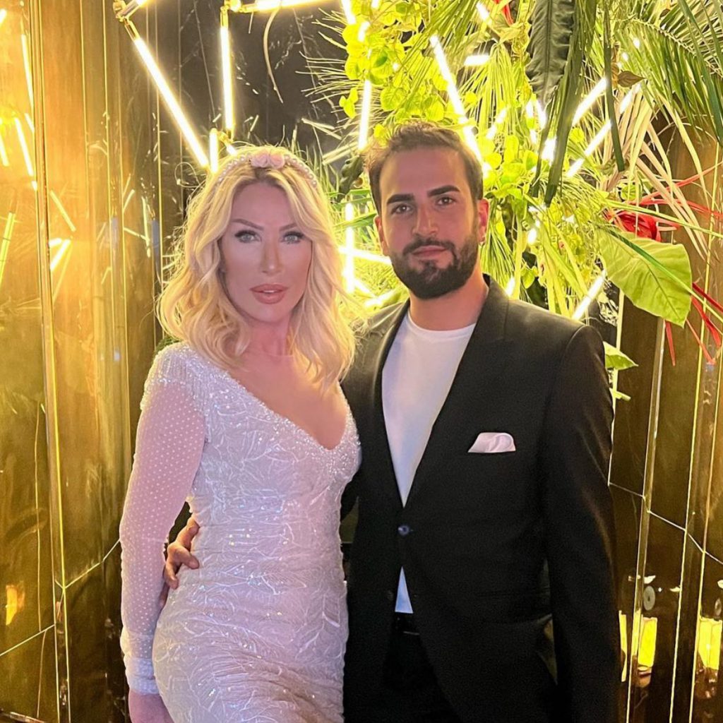 Seda Sayan smiles hot photos