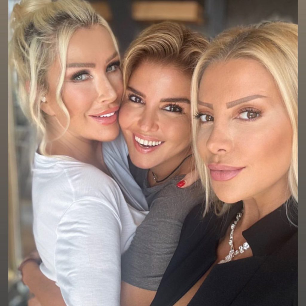 Seda Sayan smiles hot pics