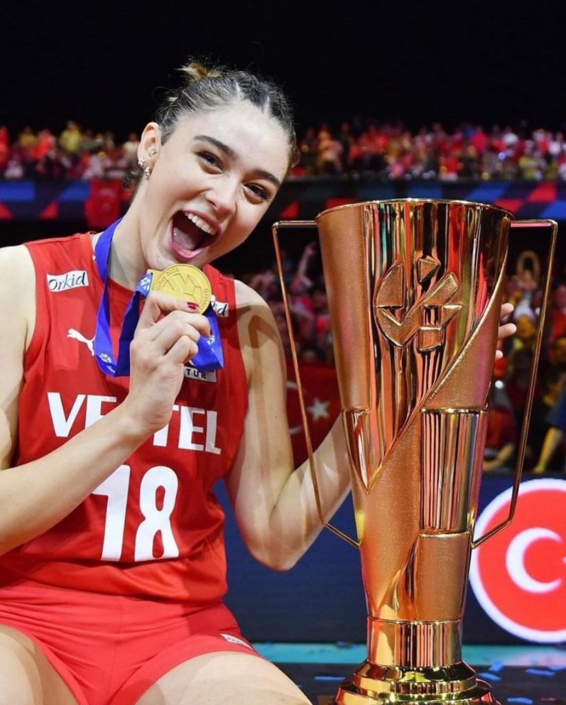 Zehra Güneş ardent nude