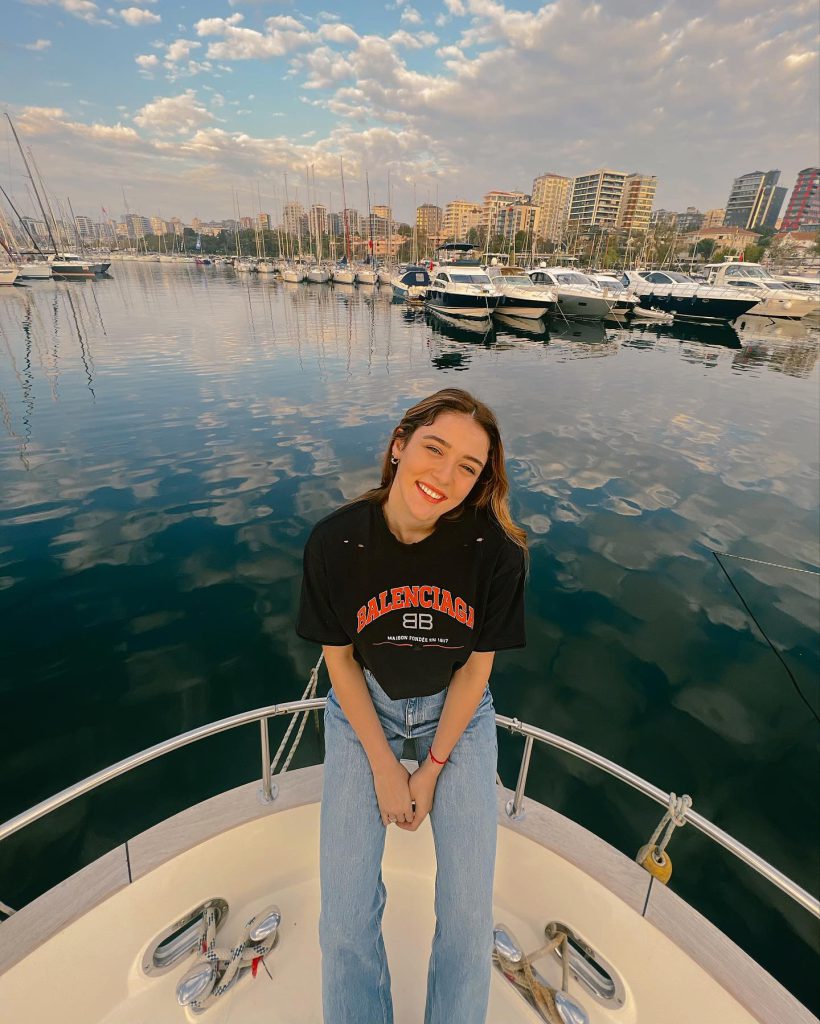 Zehra Güneş beautiful hot bikini