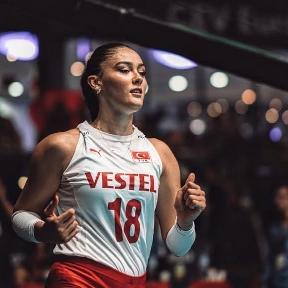 Zehra Güneş beautiful naked