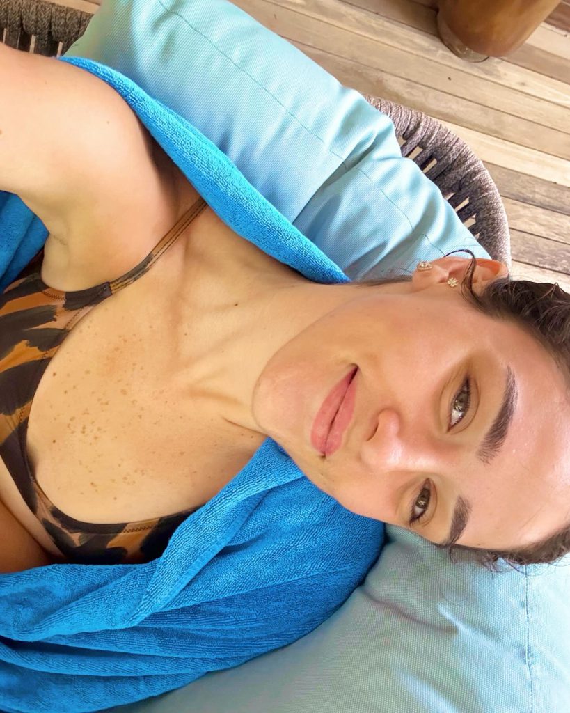 Zehra Güneş depicts fire ass