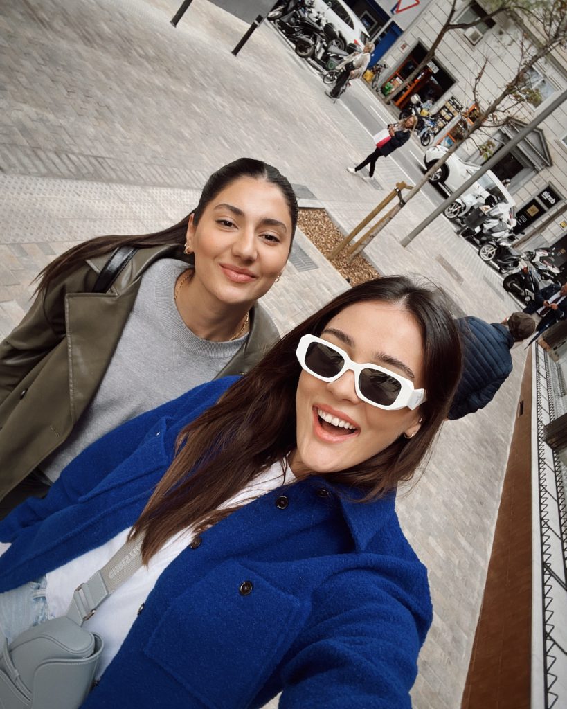 Zehra Güneş depicts fire hot