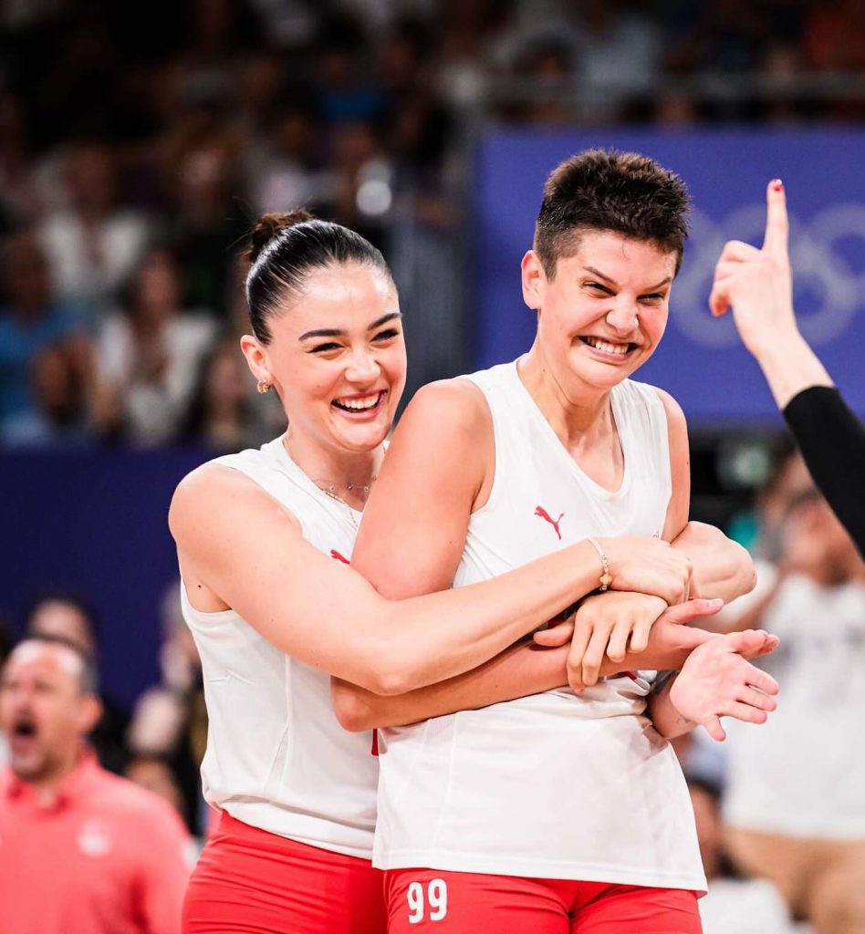 Zehra Güneş depicts fire nude